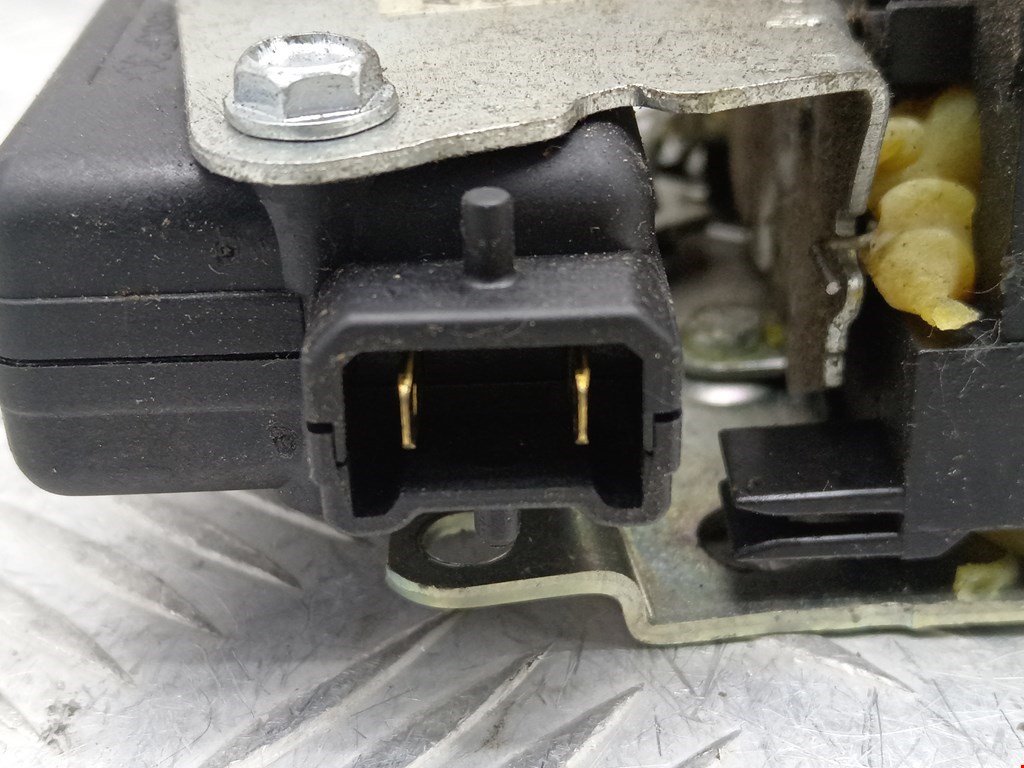 Замок двери задней левой DACIA Sandero 2008-2012