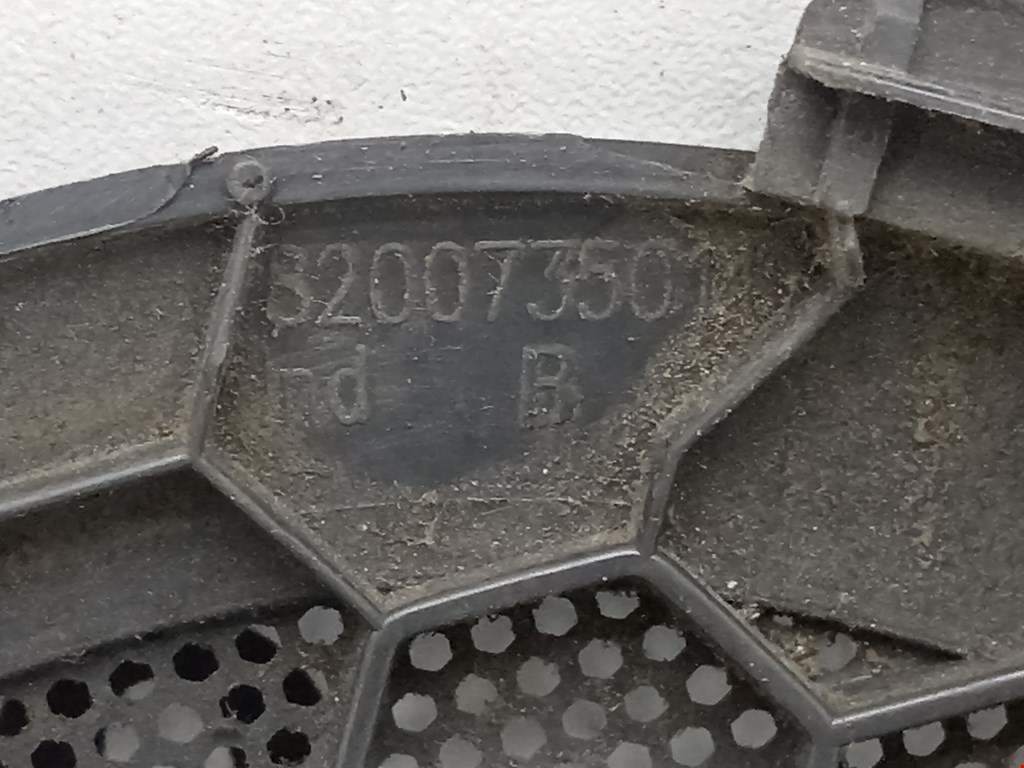 Решетка динамика DACIA Sandero 2008-2012