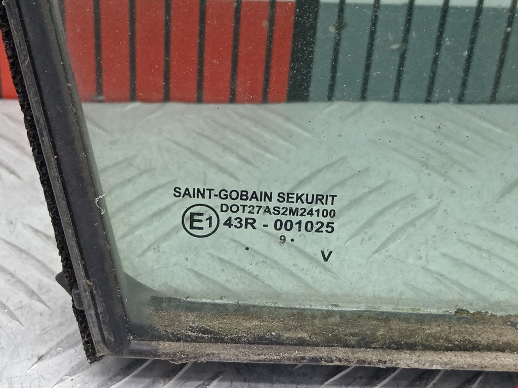 Стекло двери переднее правое CITROEN C8 2002-2014