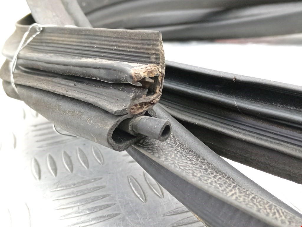 Уплотнитель двери CITROEN Jumpy 1994-2006