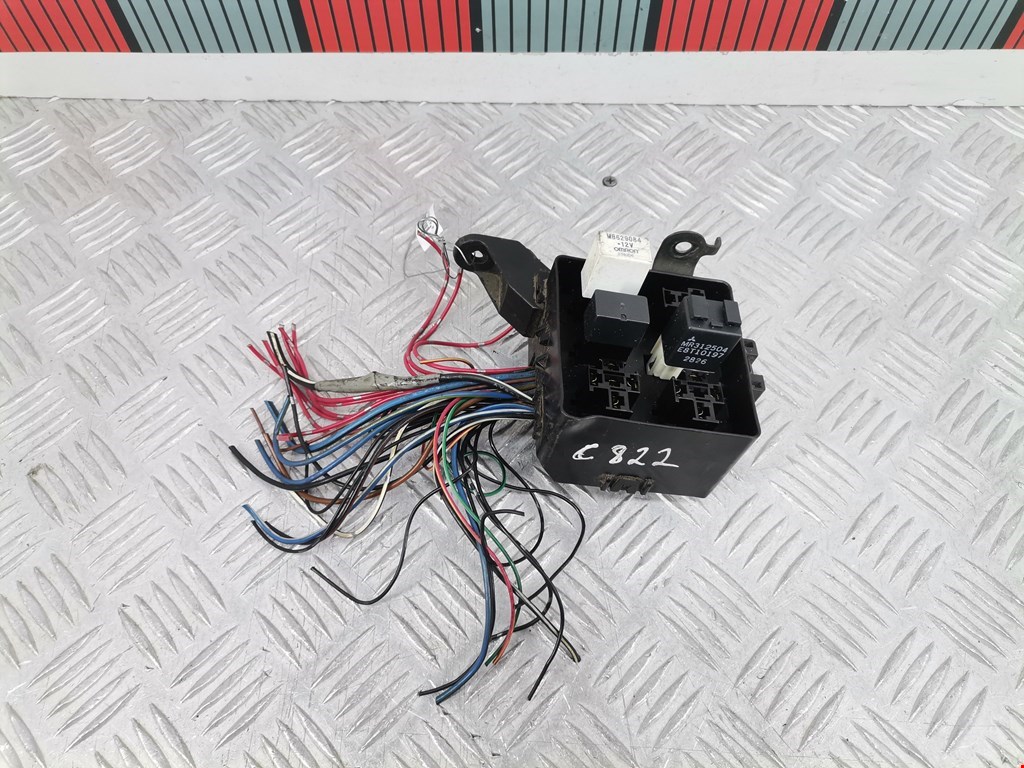 Блок реле MITSUBISHI Pajero III 2000-2006