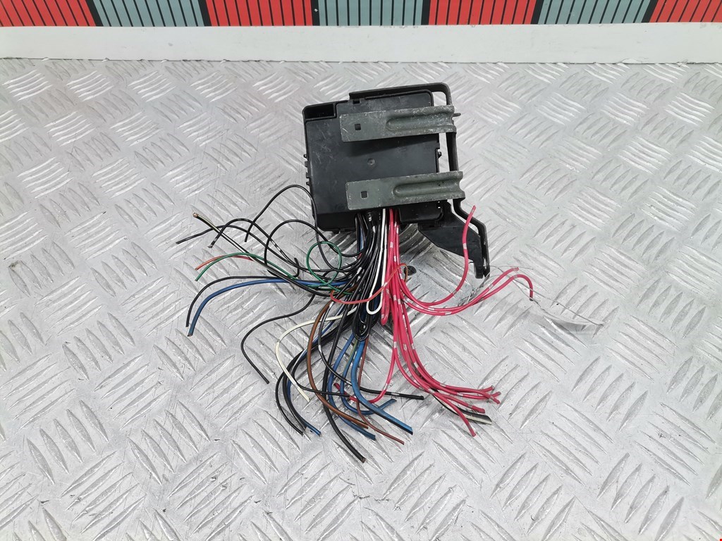 Блок реле MITSUBISHI Pajero III 2000-2006