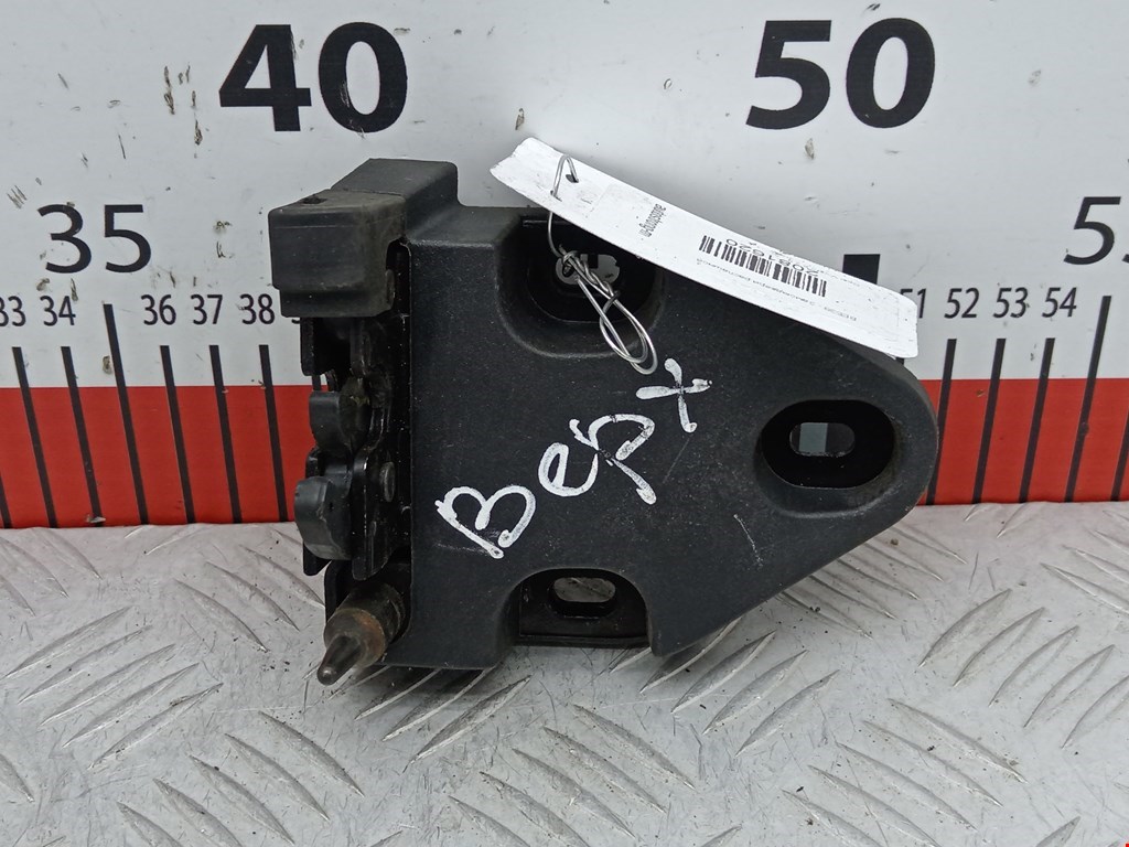 Замок двери распашной правой Opel Vivaro A (2001-2014)