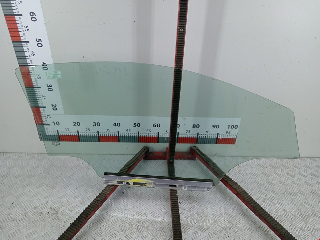 Стекло двери переднее левое OPEL Astra H/Family 2004-2015