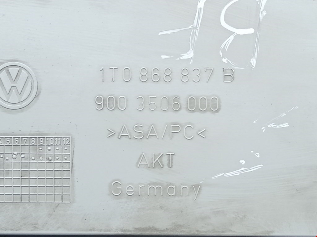 Плафон салонный (салона фонарь) VOLKSWAGEN Touran 2003-2010