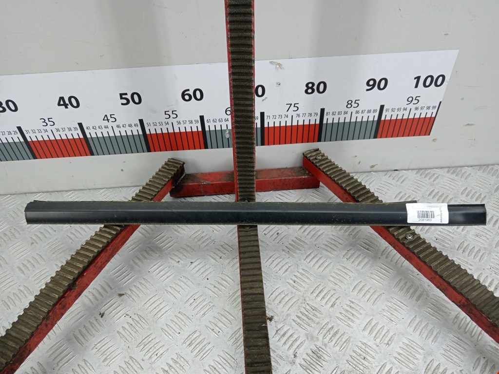 Накладка декоративная (молдинг) стекла двери задней правой Kia Sorento 1 (BL) (2002-2011)