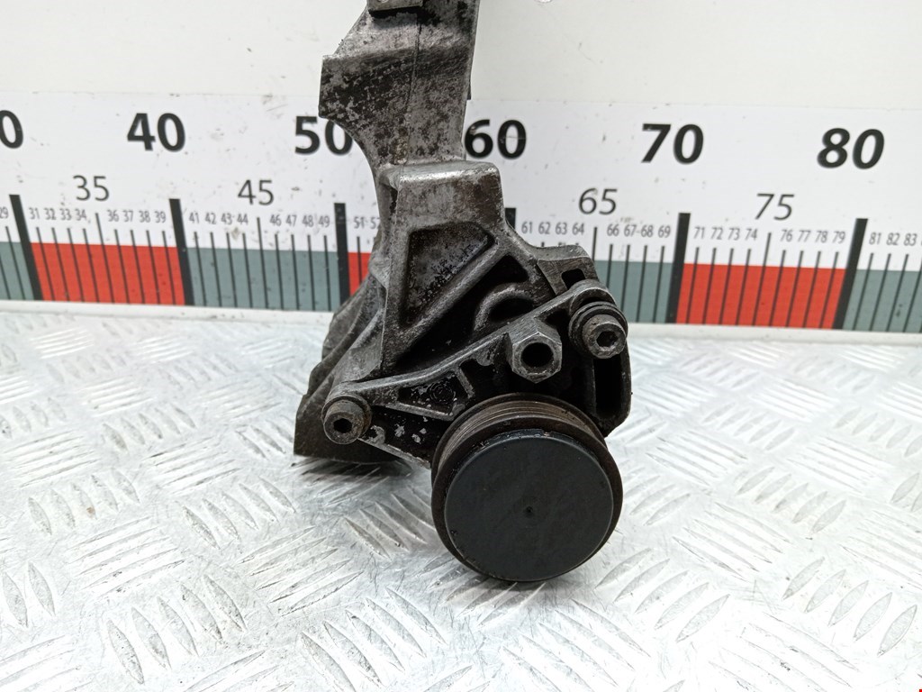 Кронштейн кондиционера AUDI 80 B4 1991-1996