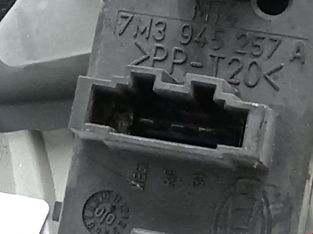 Фонарь задний внутренний левый FORD Galaxy 1995-2005