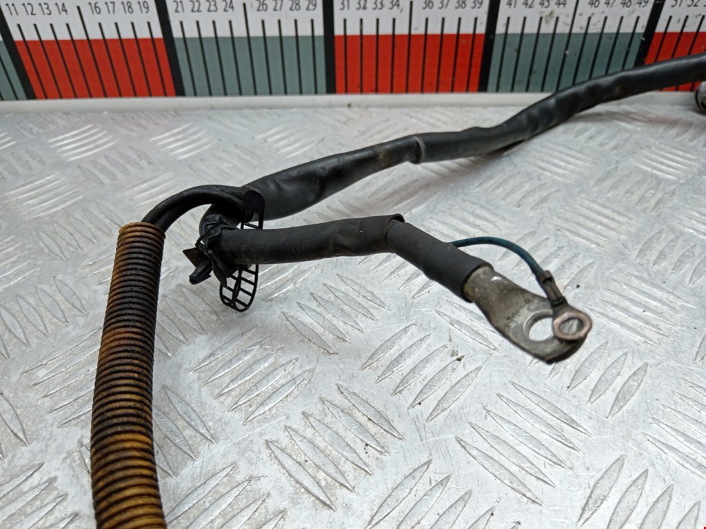 Клемма аккумулятора (плюс) + AUDI 80 B4 1991-1996