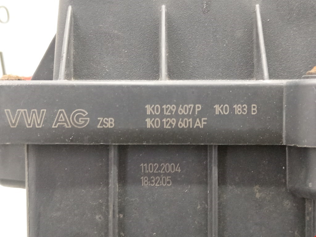 Корпус воздушного фильтра VOLKSWAGEN Touran 2003-2010