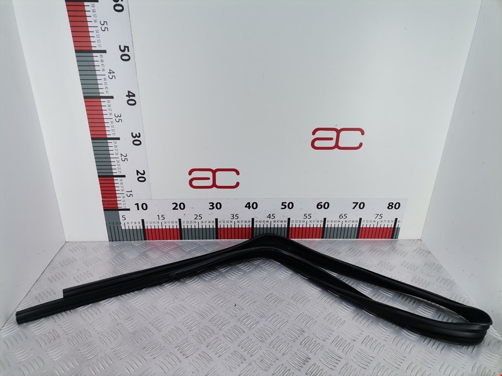 Уплотнитель (внутри) OPEL Corsa D 2006-2014