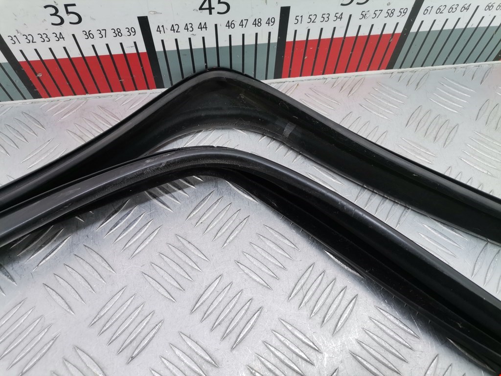 Уплотнитель (внутри) OPEL Corsa D 2006-2014