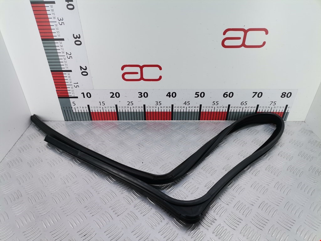 Уплотнитель (внутри) OPEL Corsa D 2006-2014