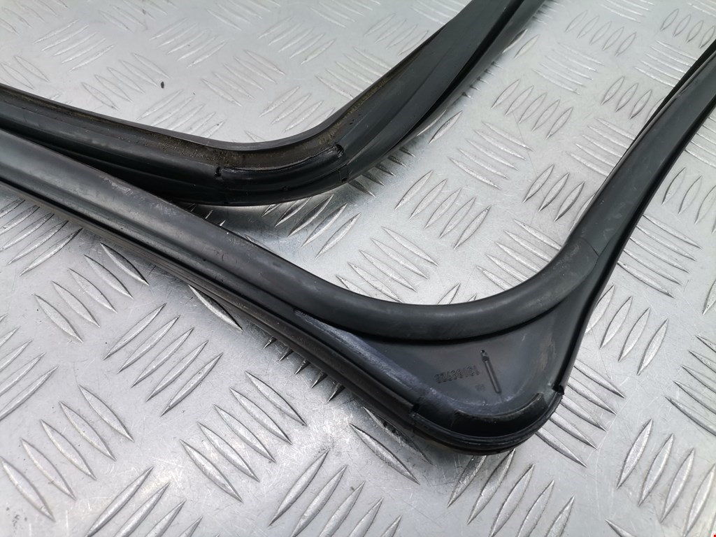 Уплотнитель (внутри) OPEL Corsa D 2006-2014