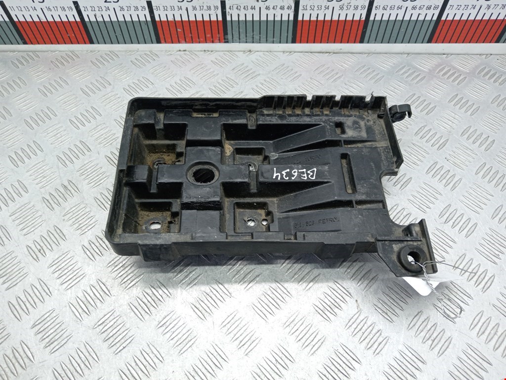 Крепление АКБ (корпус/подставка) VOLVO V40 I 1995-2004