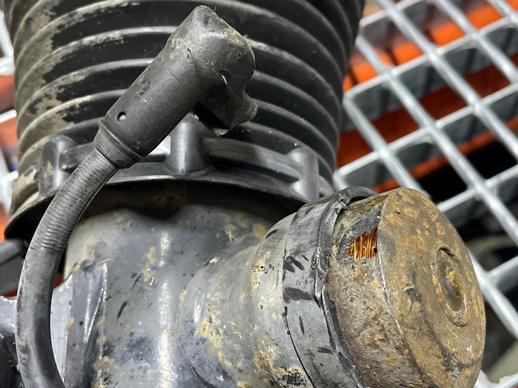 Амортизатор передний правый VOLKSWAGEN Touareg 2002-2010