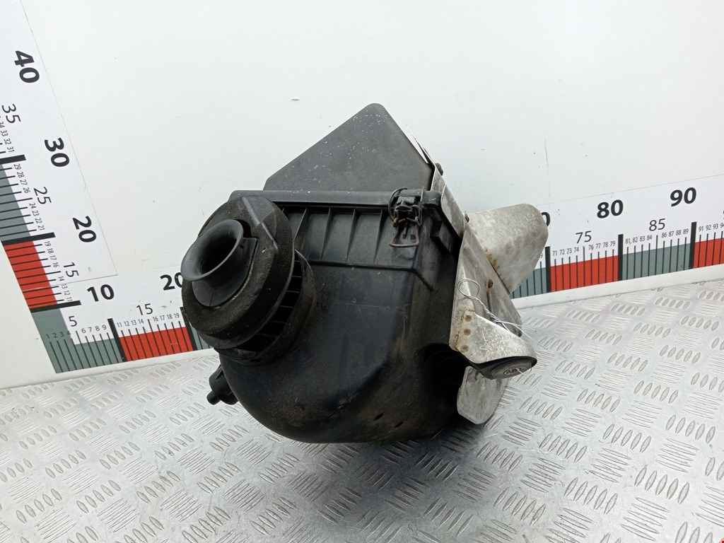 Корпус воздушного фильтра AUDI 80 B4 1991-1996