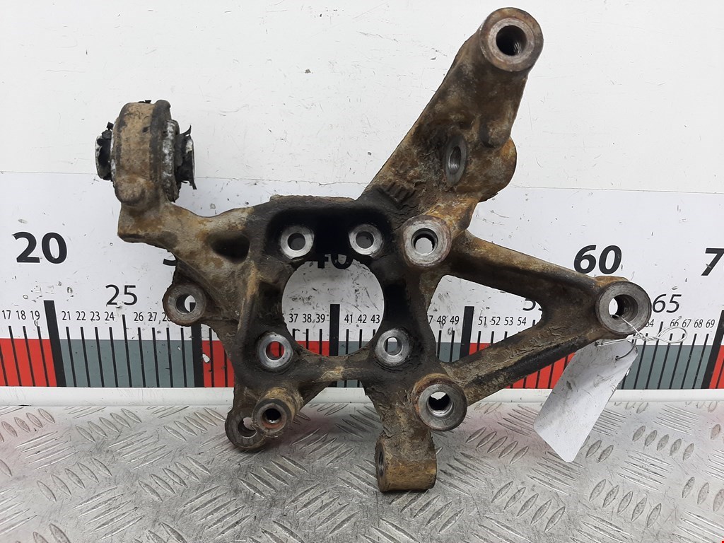 Кулак задний правый Opel Vectra C (2002-2008)