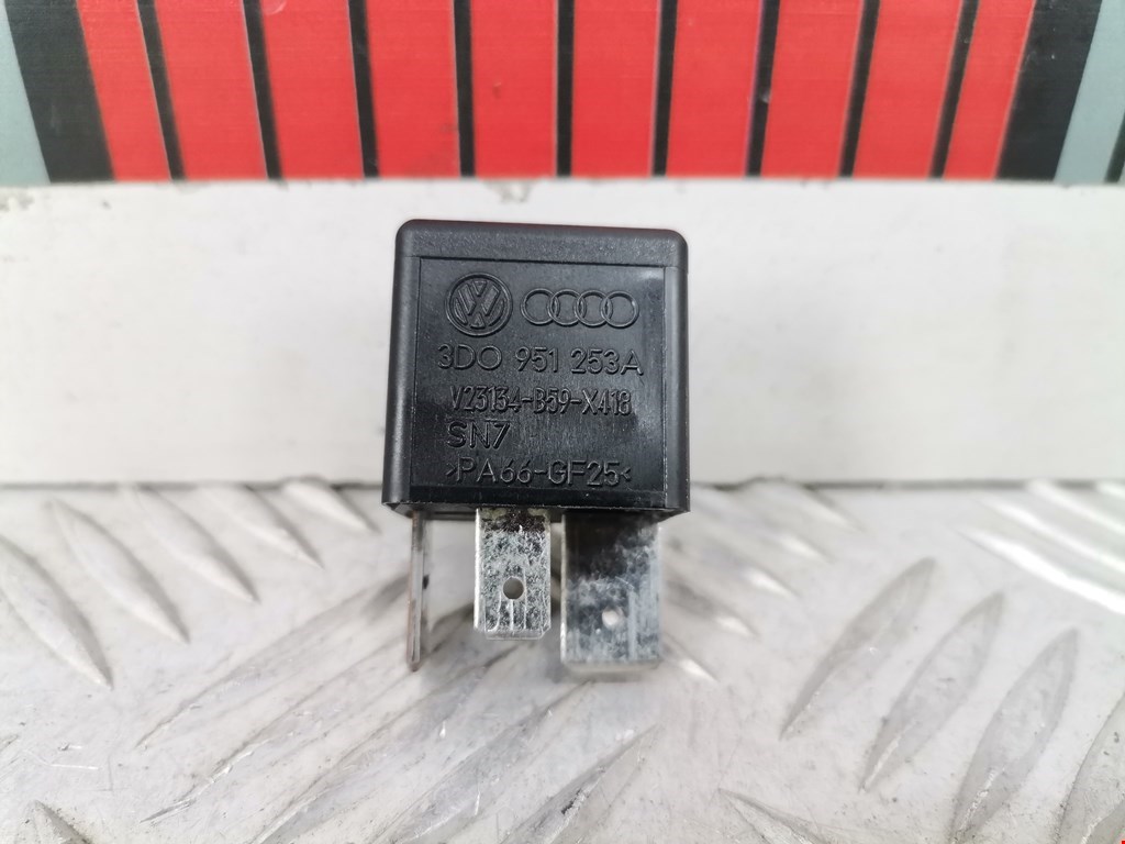 Реле поворотов VOLKSWAGEN Touareg 2002-2010