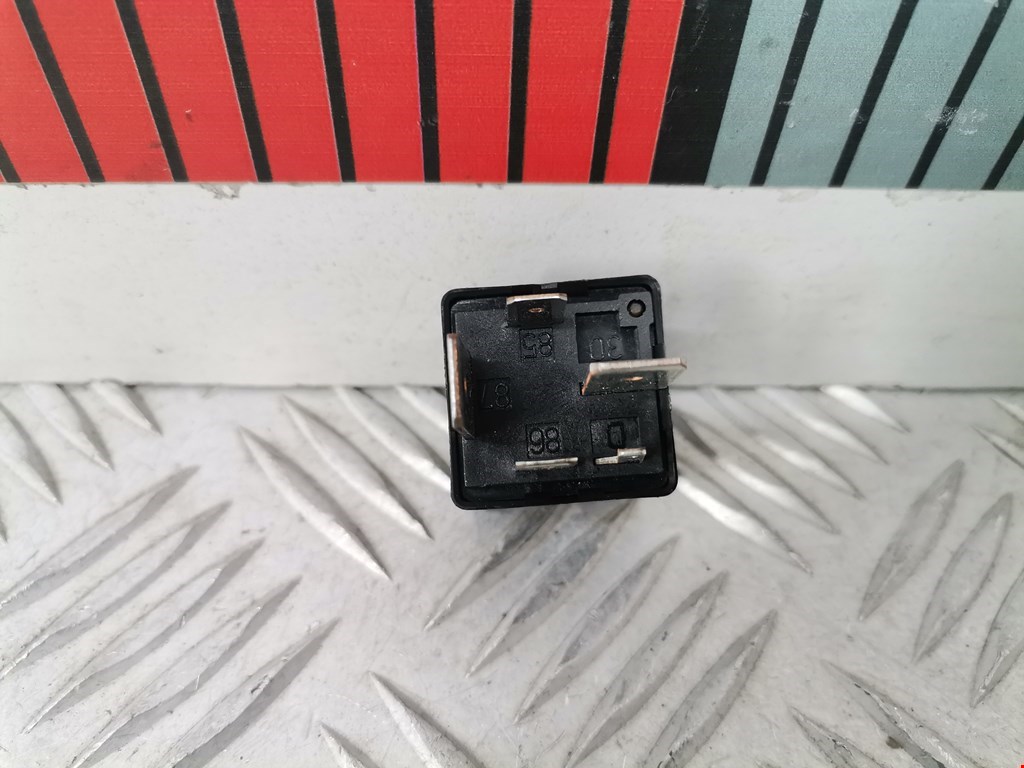 Реле поворотов VOLKSWAGEN Touareg 2002-2010