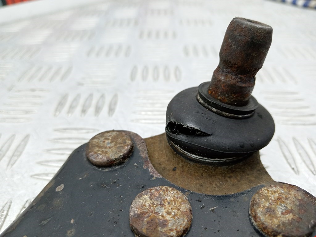 Рычаг передний левый OPEL Combo C 2001-2011