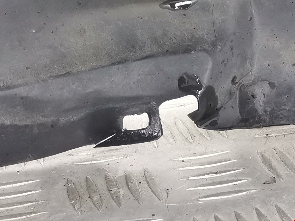 Локер (подкрылок) передний правый DACIA Sandero 2008-2012