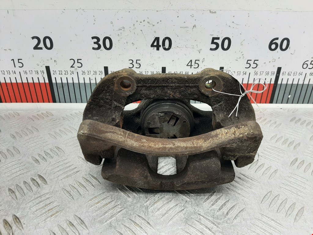 Суппорт передний правый Audi Coupe(Cabriolet B4) (1991-2000)