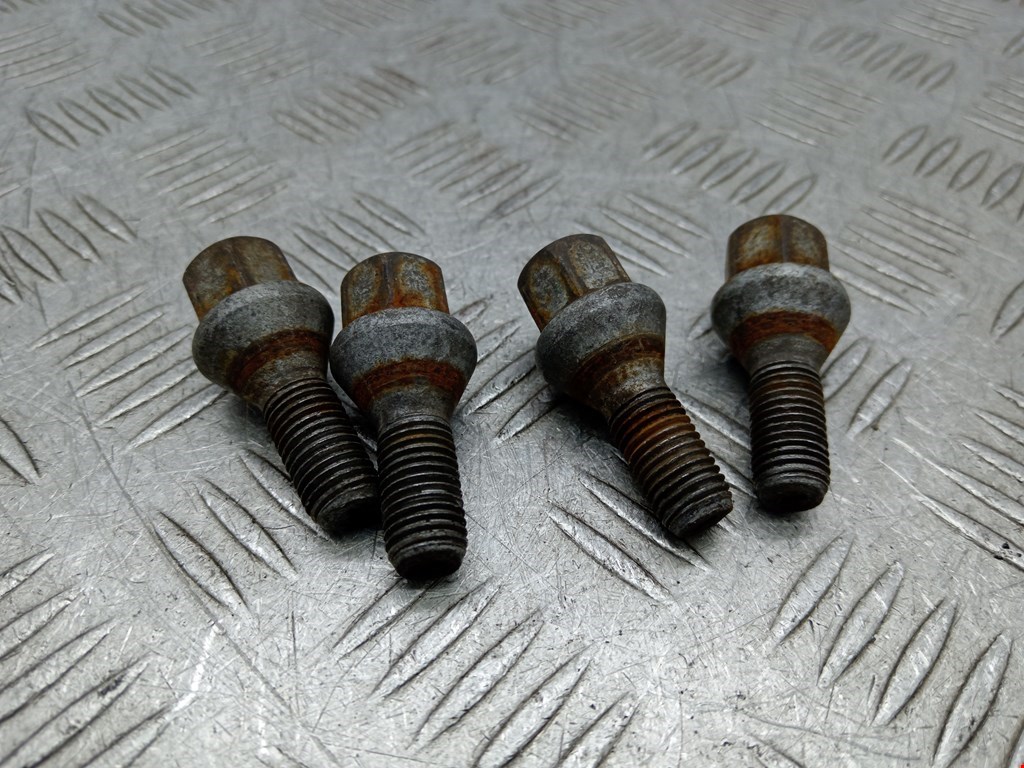 Болты DACIA Sandero 2008-2012