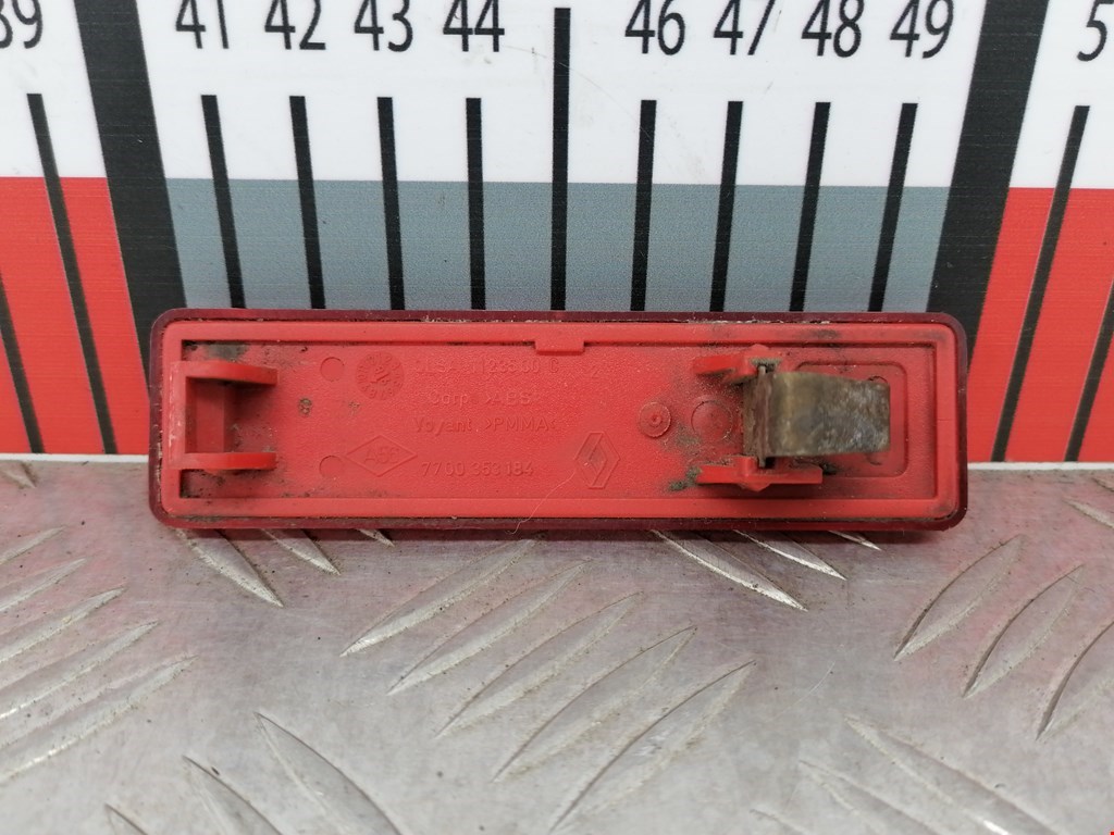 Отражатель в бампер задний левый RENAULT Master 1998-2010