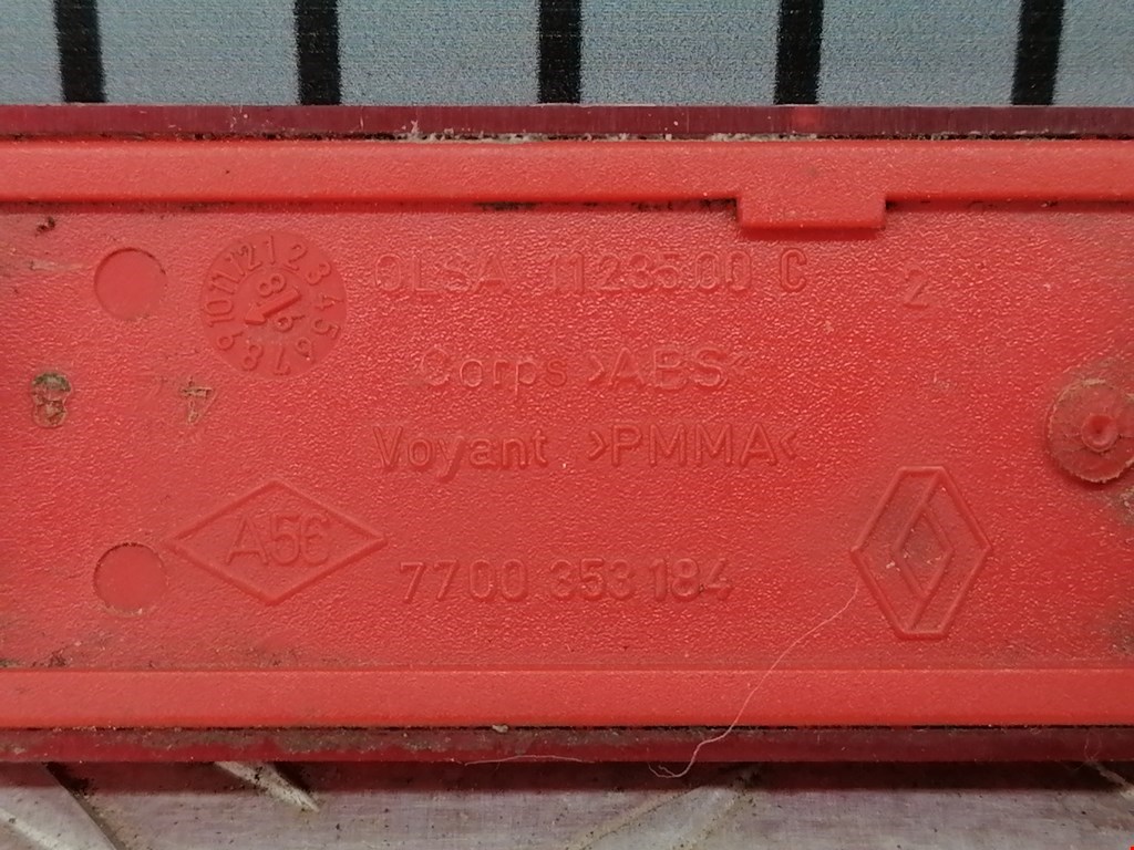 Отражатель в бампер задний левый RENAULT Master 1998-2010