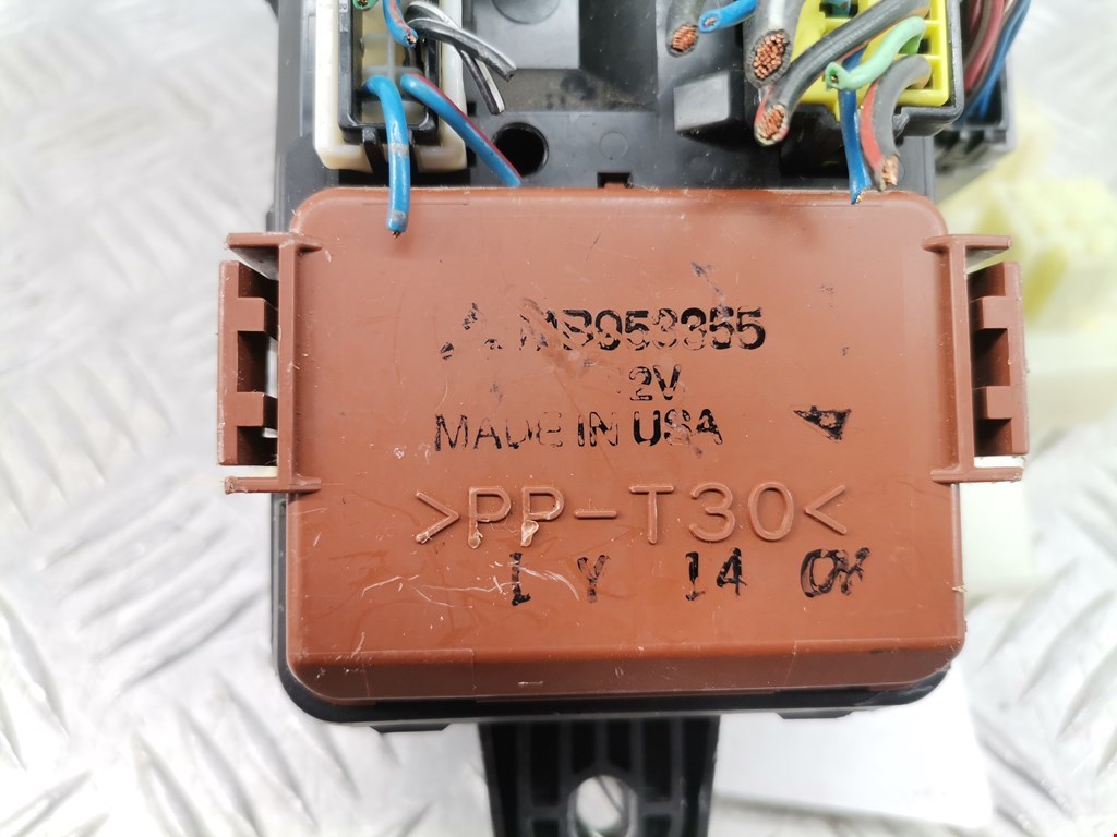 Блок реле MITSUBISHI Space Star 1999-2006