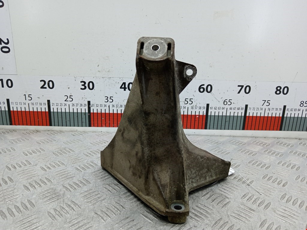Кронштейн (крепление лапа) двигателя Audi A4 B5 (1994-2001)