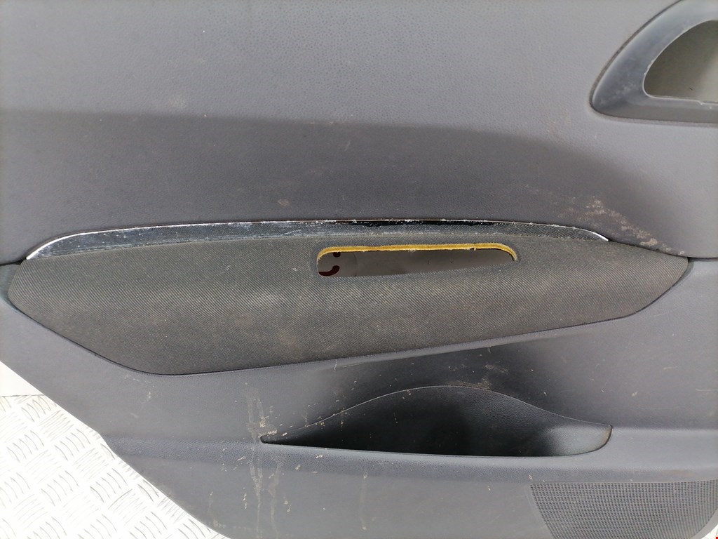 Обшивка двери задняя левая PEUGEOT 5008 2009-2016