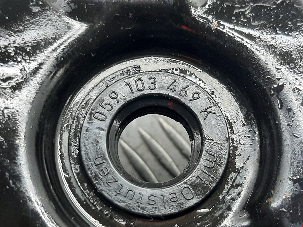 Крышка головки блока (клапанная) AUDI A4 B6 2001-2005