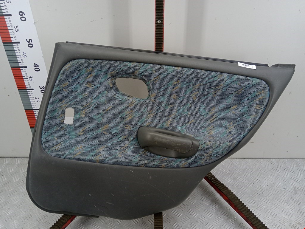 Обшивка двери задняя правая SUZUKI Baleno 1995-2002