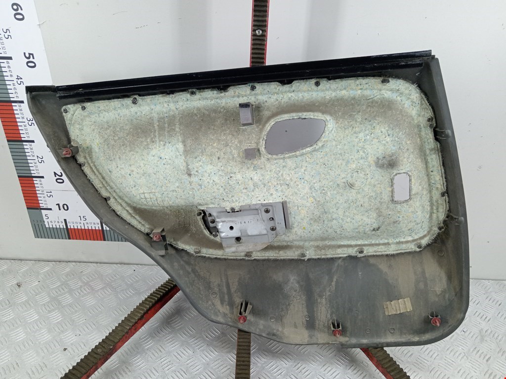 Обшивка двери задняя правая SUZUKI Baleno 1995-2002