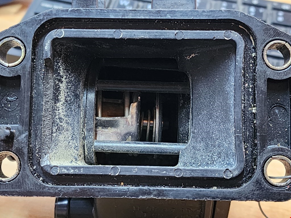 Корпус термостата CITROEN C3 2002-2009