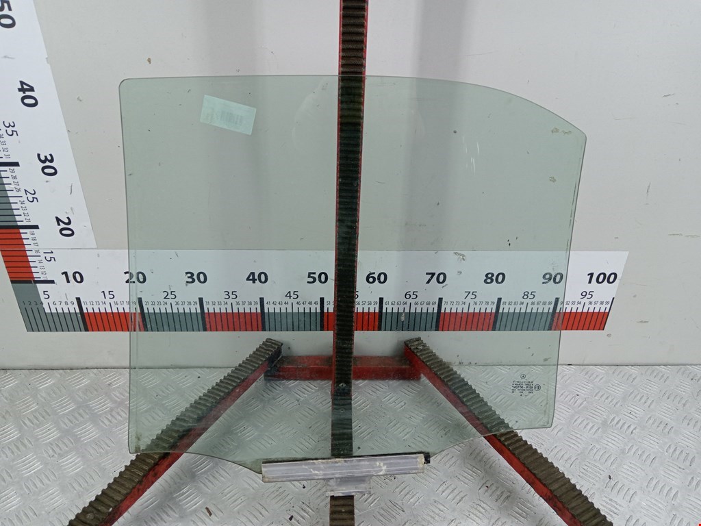 Стекло двери заднее правое MERCEDES-BENZ C-Class C-klasse W202 1993-2000