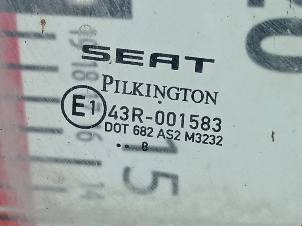 Стекло двери заднее правое SEAT Leon 2005-2012