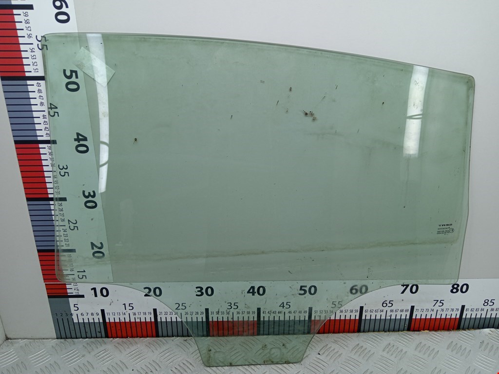 Стекло двери заднее правое SEAT Leon 2005-2012