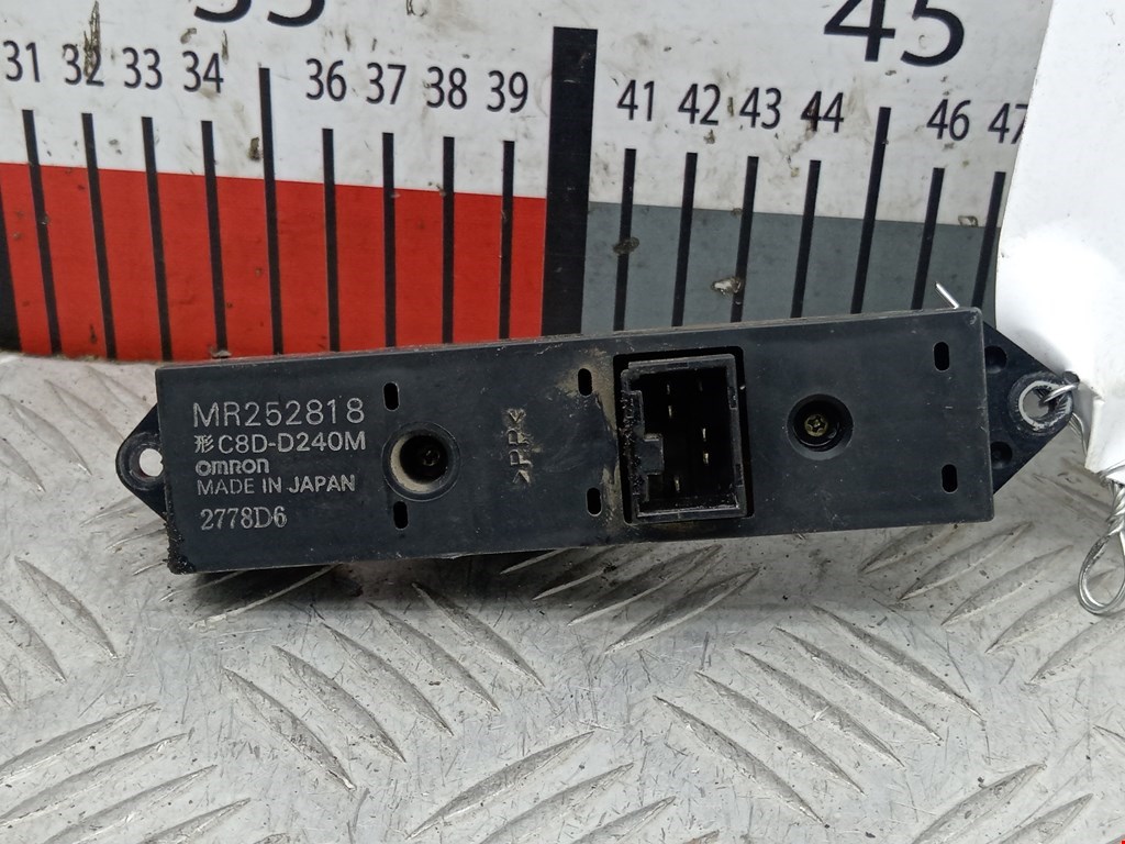 Кнопка стеклоподъемника MITSUBISHI Galant VIII 1996-2006