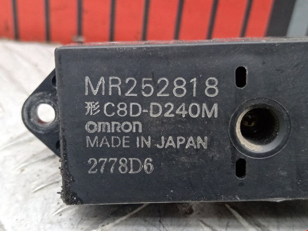 Кнопка стеклоподъемника MITSUBISHI Galant VIII 1996-2006