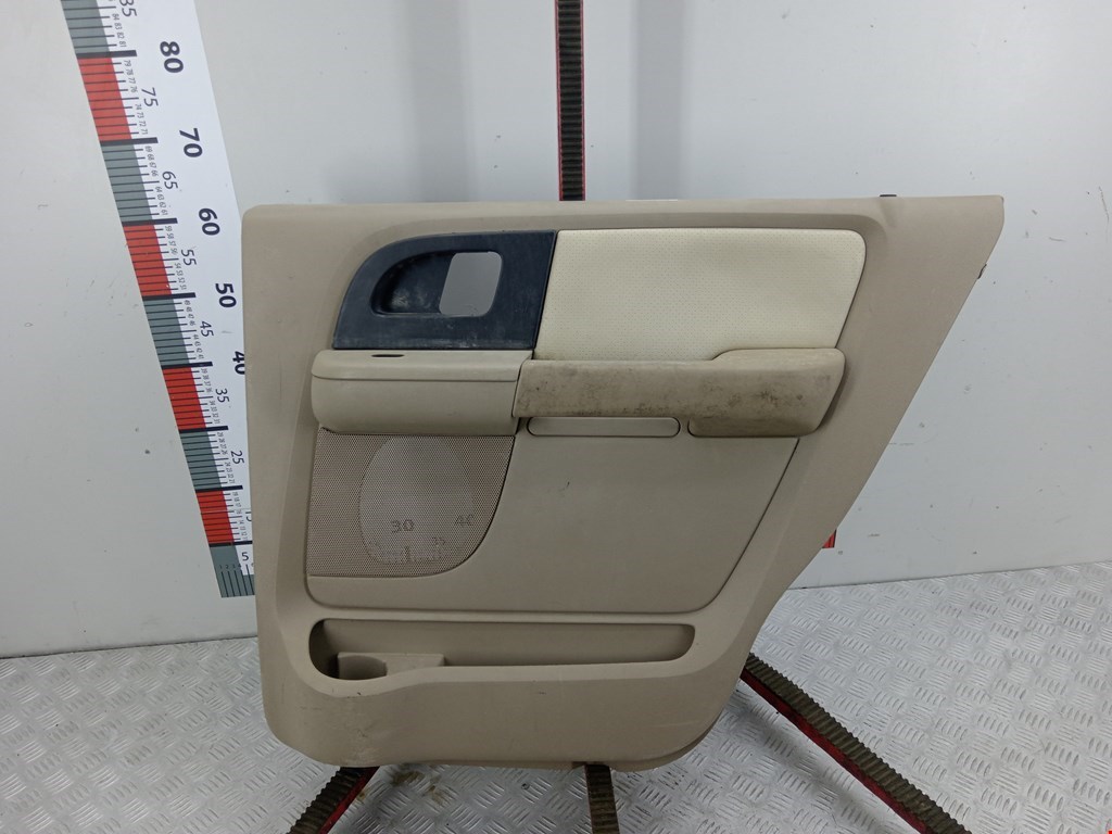 Обшивка двери задняя правая FORD Expedition 1996-2003