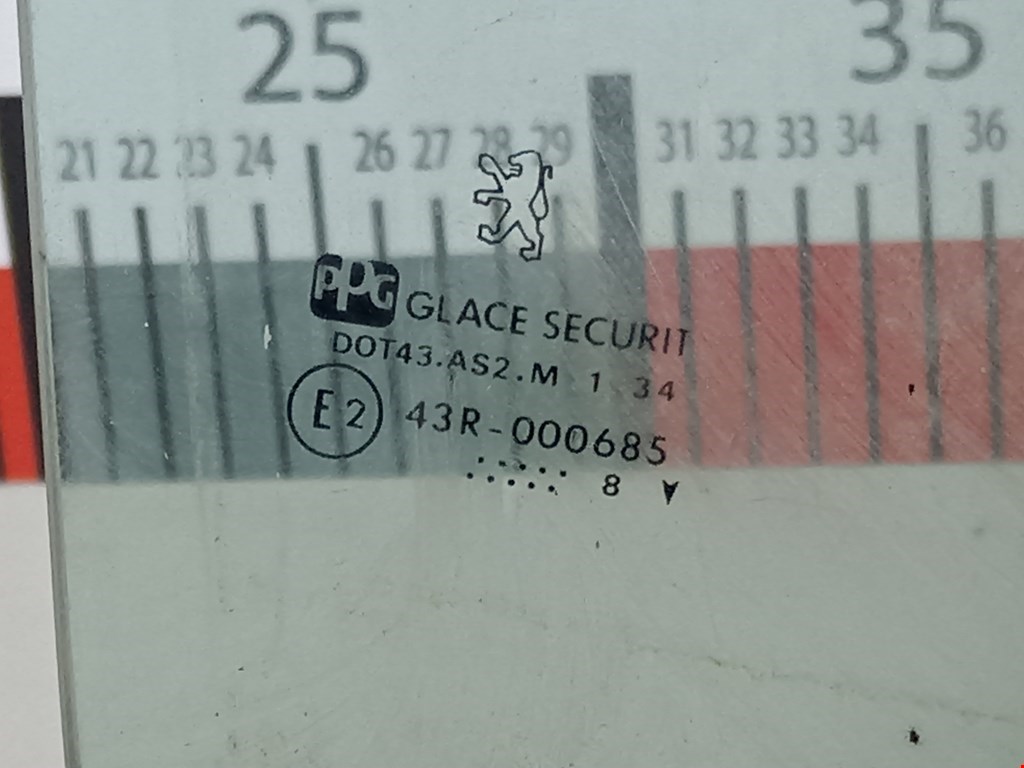 Стекло двери заднее правое PEUGEOT 406 1995-1999