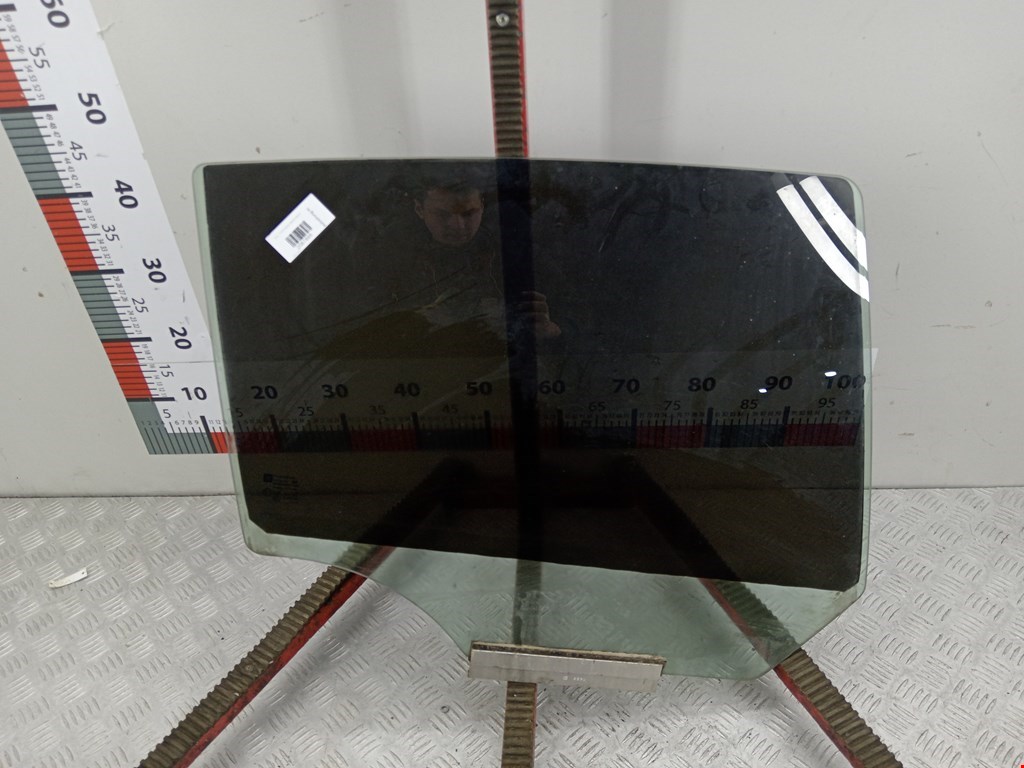 Стекло двери задней правой Opel Astra H (2004-2014)