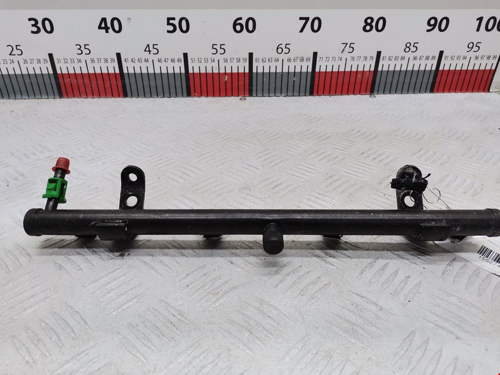 Рампа топливная (рейка) CHRYSLER Voyager III GS 1995-2000