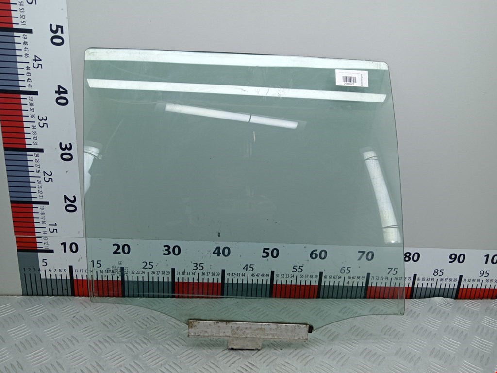 Стекло двери заднее правое MERCEDES-BENZ C-Class C-klasse W202 1993-2000