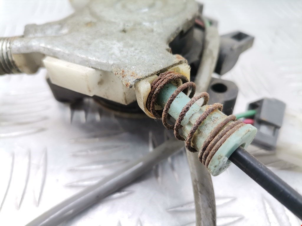 Стеклоподъемник задний правый MITSUBISHI Galant VIII 1996-2006