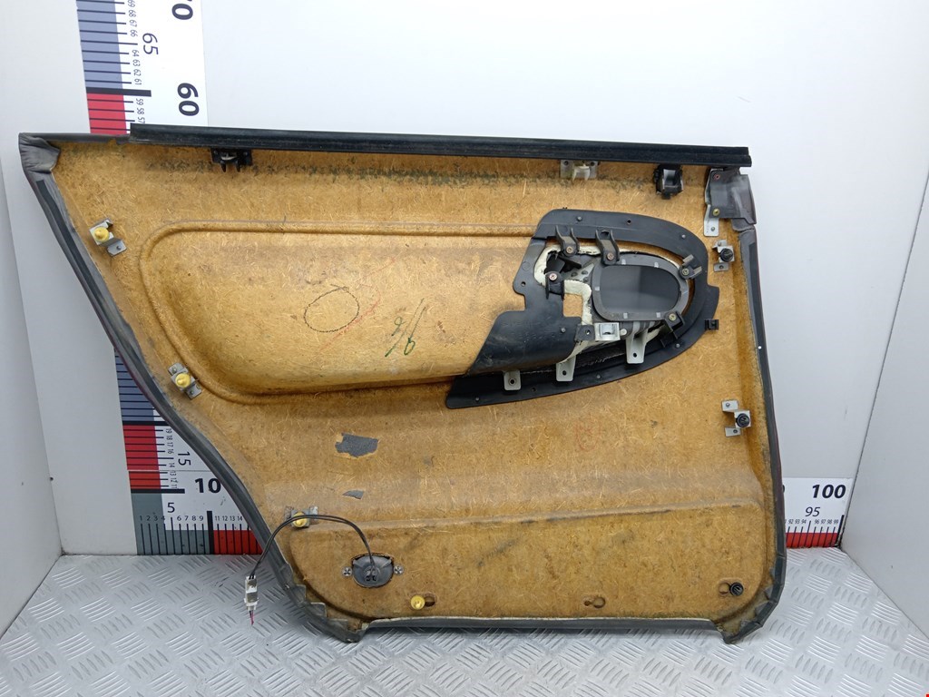 Обшивка двери задняя правая MAZDA 626 GE 1992-1997