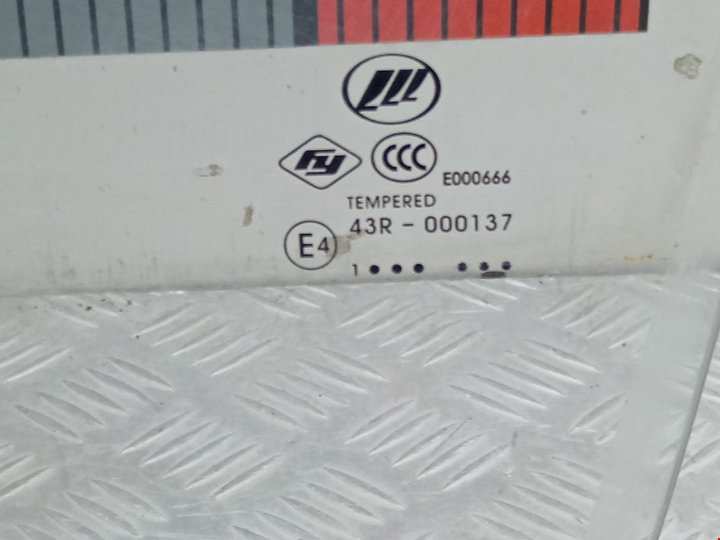 Стекло двери переднее левое LIFAN Solano 620\630 2010-2016